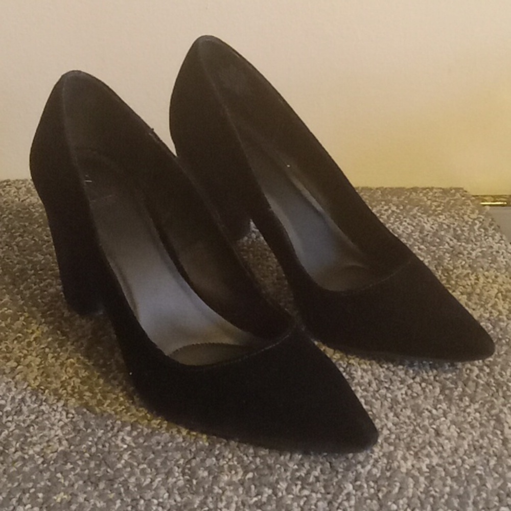 Simply Vera Vera Wang PRAGUEV black velour women's pumps size 9 M
